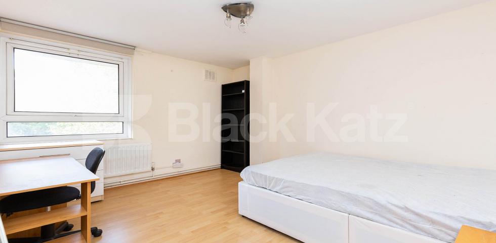 			IDEAL FOR UCL & ROYAL VET STUDENTS!, 3 Bedroom, 1 bath, 1 reception Flat			 Crowndale Road, MORNINGTON CRESCENT 